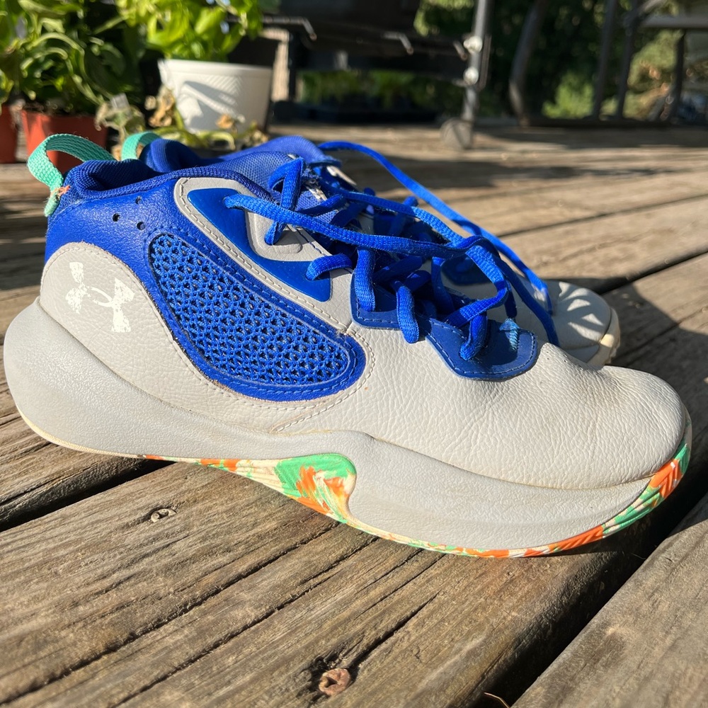 Under Armour Size 5 Youth Gym Shoes Colorful Blue Tennis Shoes Kids Sneakers
